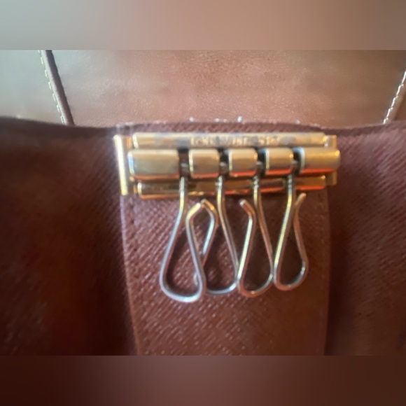 Louis Vuitton monogram 4 key holder - Picture 6 of 6